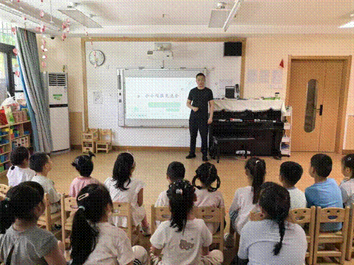标题: 活动现场 - 说明 小小阅读交流会活动现场